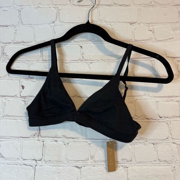 SKIMS Fits Everybody Triangle Bra size XS Soot - Picture 1 of 4